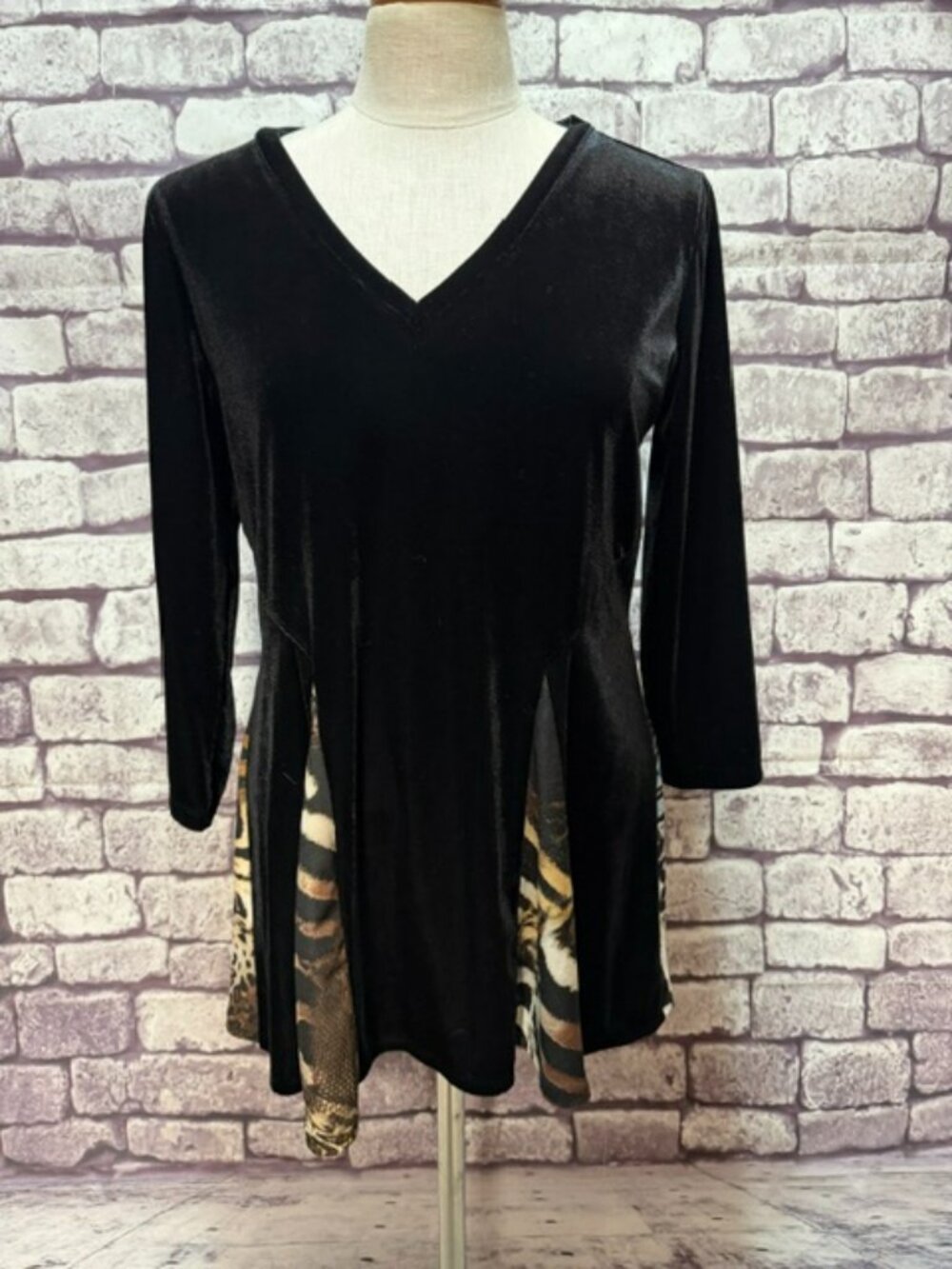 Attitudes Black & Brown V-Neck Blouse Size M